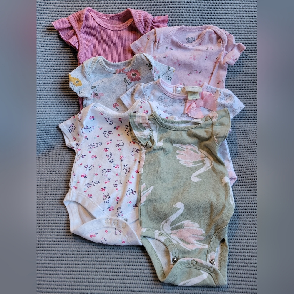 0-3 month Set of 6 misc short sleeve onesies swan flowers rabbits bunnies lot